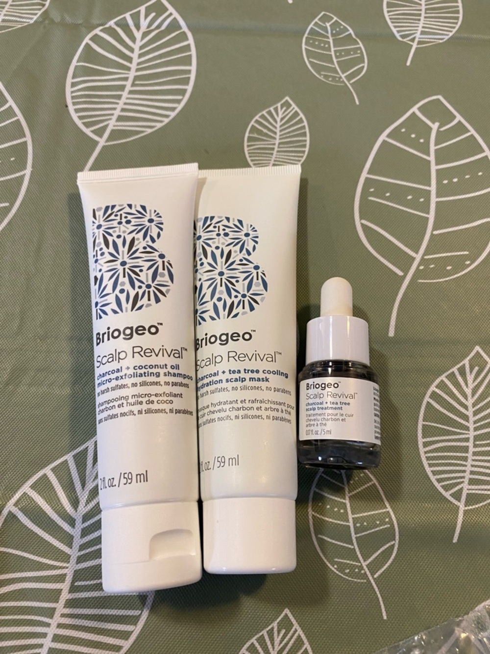 🛍️Briogeo Scalp Revival Kit in White with Navy Accents